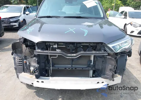 2020 Toyota 4Runner Nightshade Special Edition z USA, uszkodzony, nr VIN JTEBU5JR7L5747279